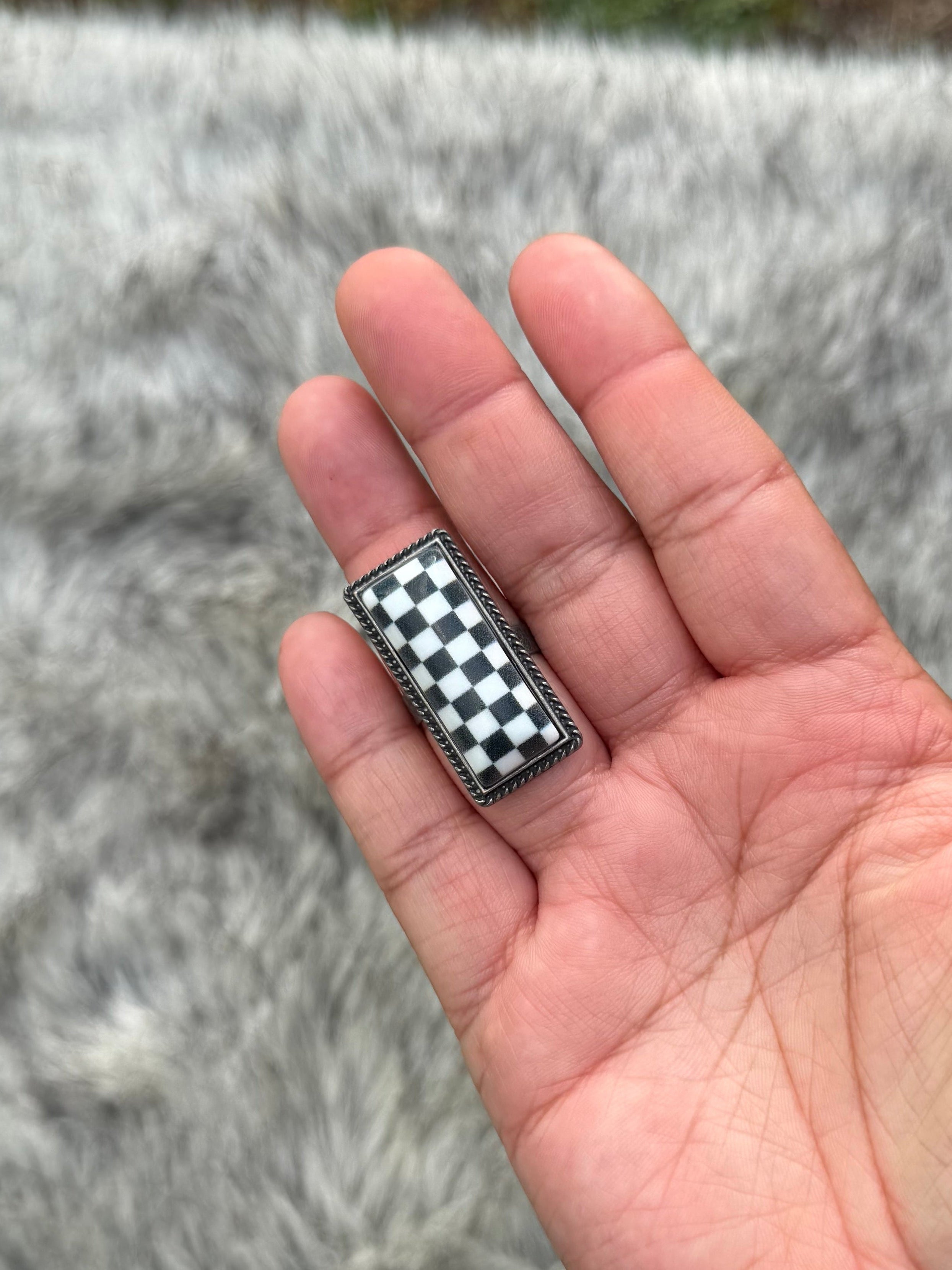 Checkmate bar ring